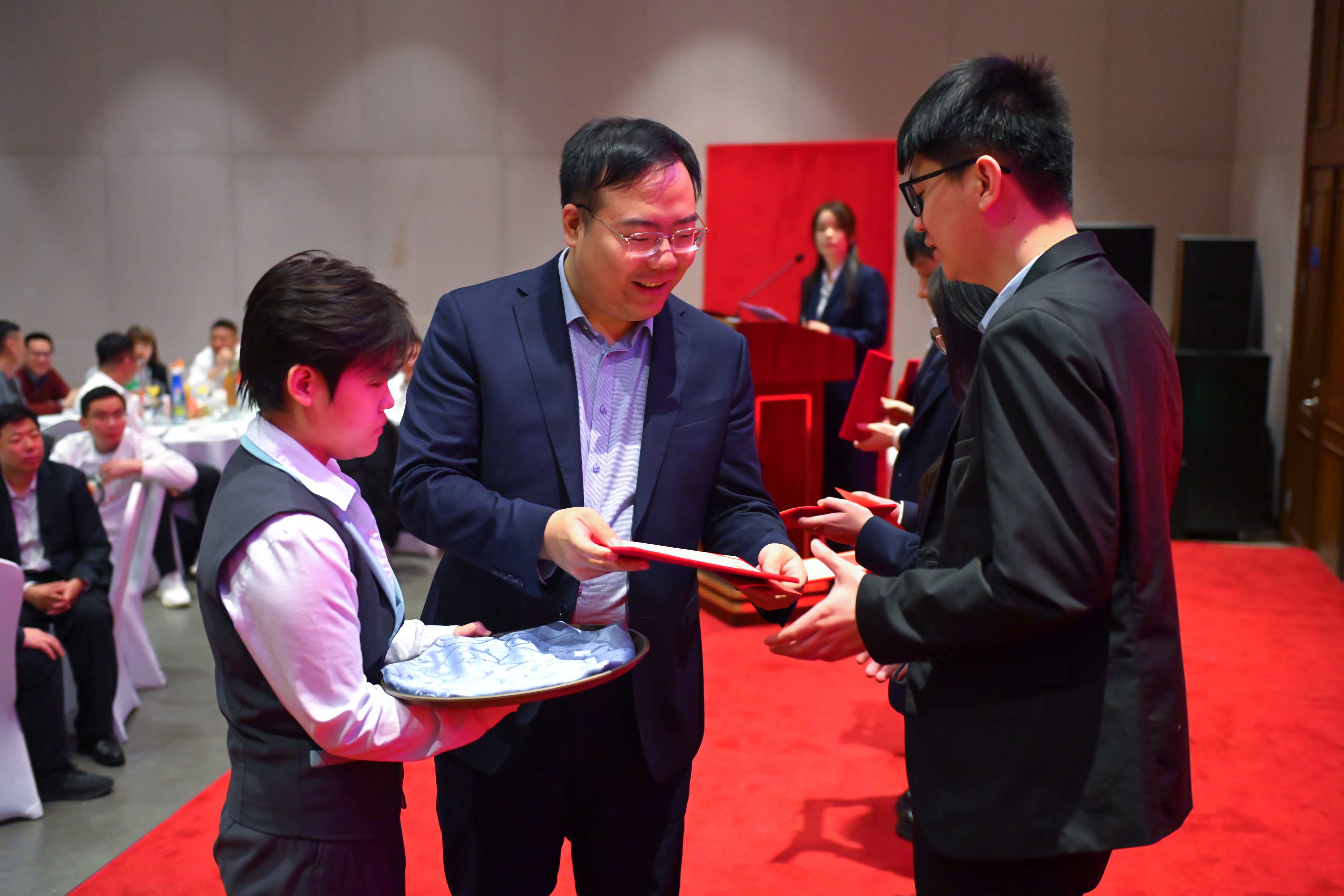 3-1优秀员工_副本.jpg 3-1优秀员工_副本.jpg