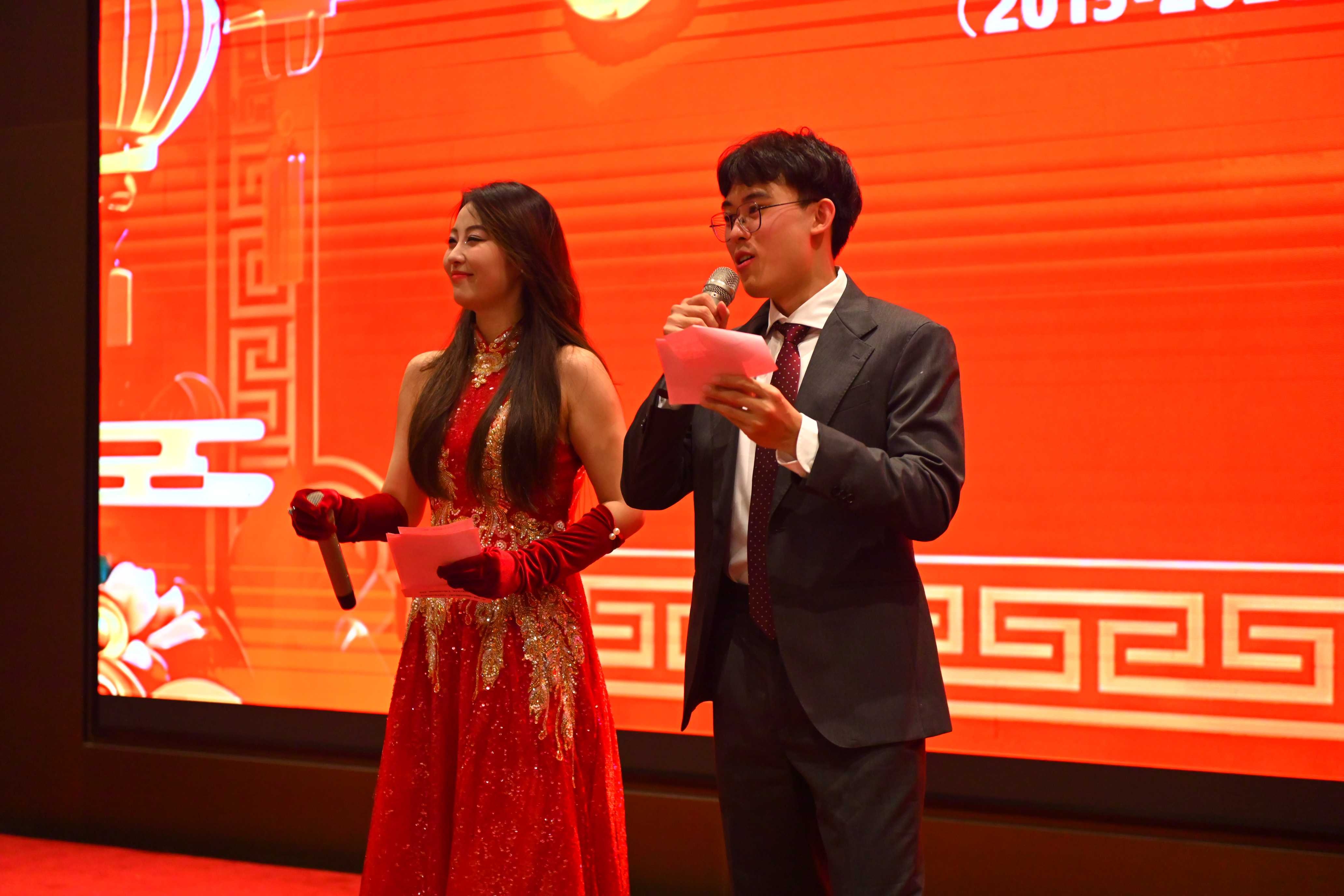 22主持人_副本.jpg 22主持人_副本.jpg